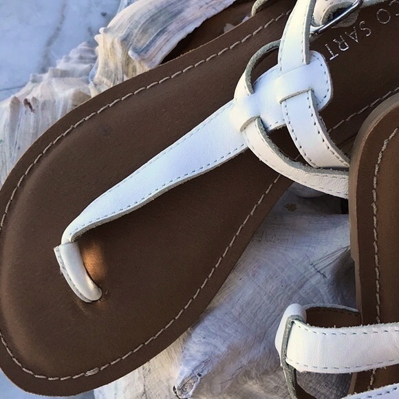 NWOB Franco Sarto White Leather Thong Sandals with Ankle Straps Size 7 1/2 Med - Picture 3 of 14